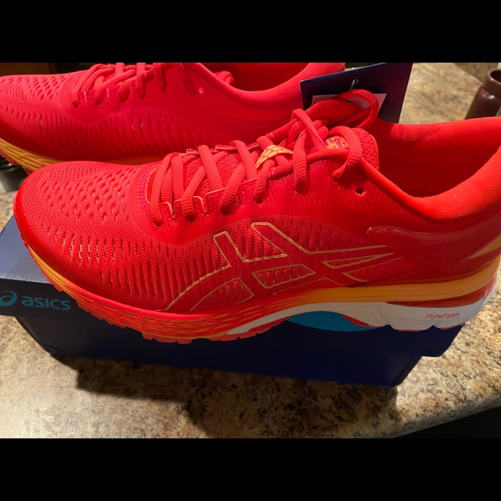 ASICS Women’s GEL Diva Pink/Mojave Running Size 10